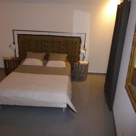 Le Planet 52 Appartement LʼIsle-sur-la-Sorgue Buitenkant foto